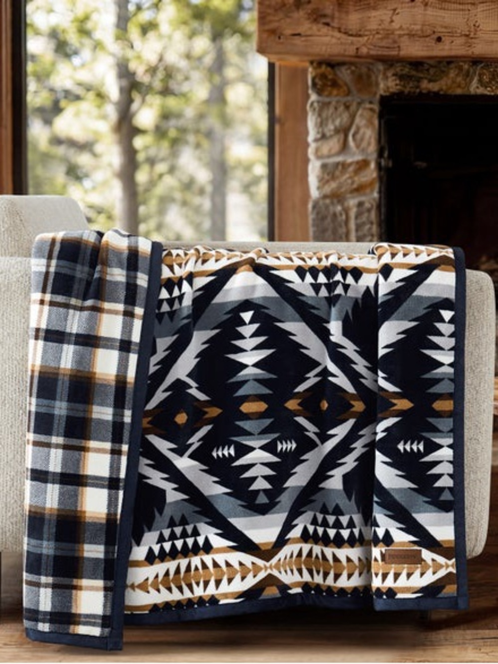 Pendleton Reversible Plush Throw Blanket Warm Accent Colors -Brand NEW